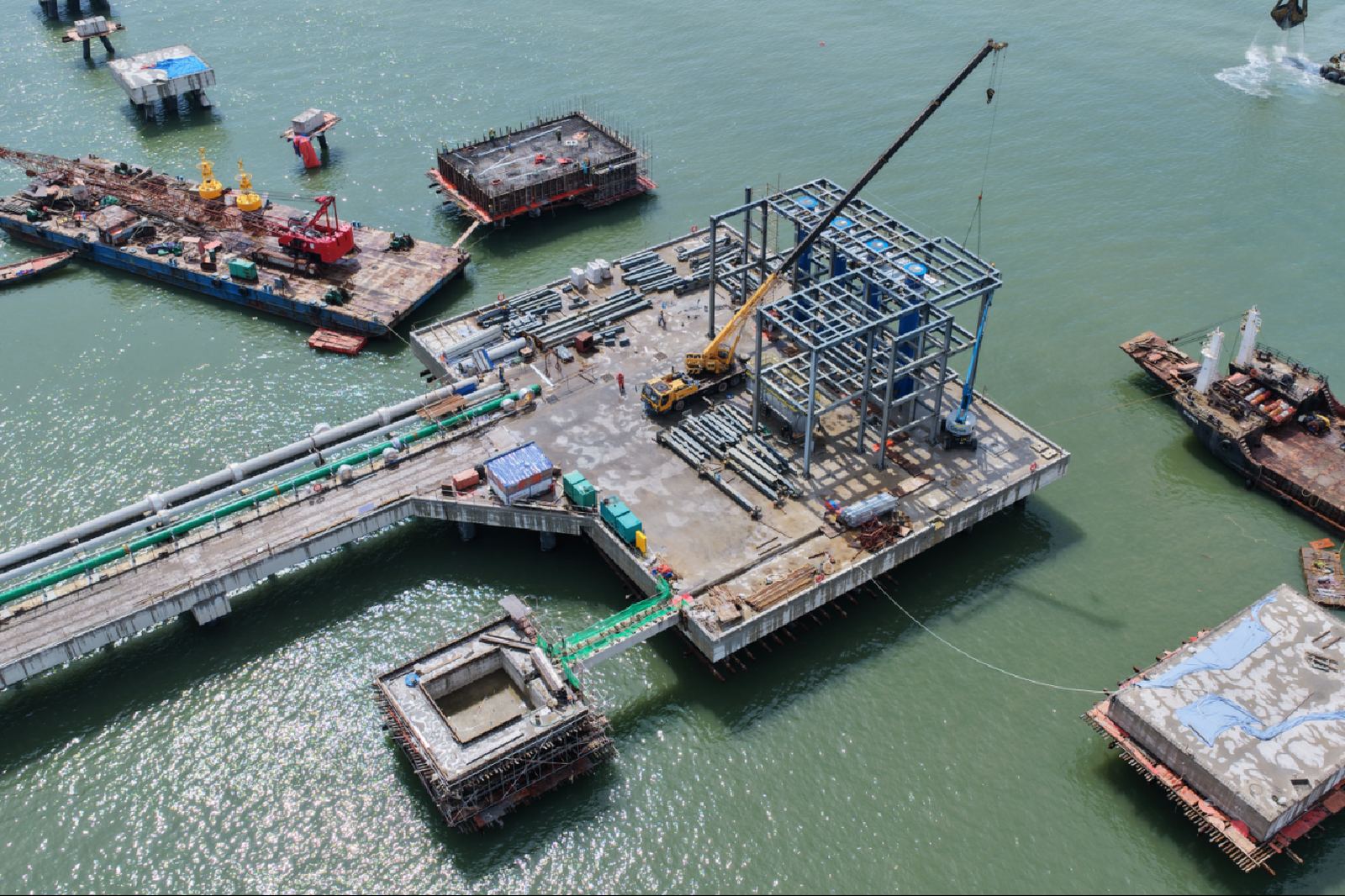 Jetty pile driving and upper structure construction