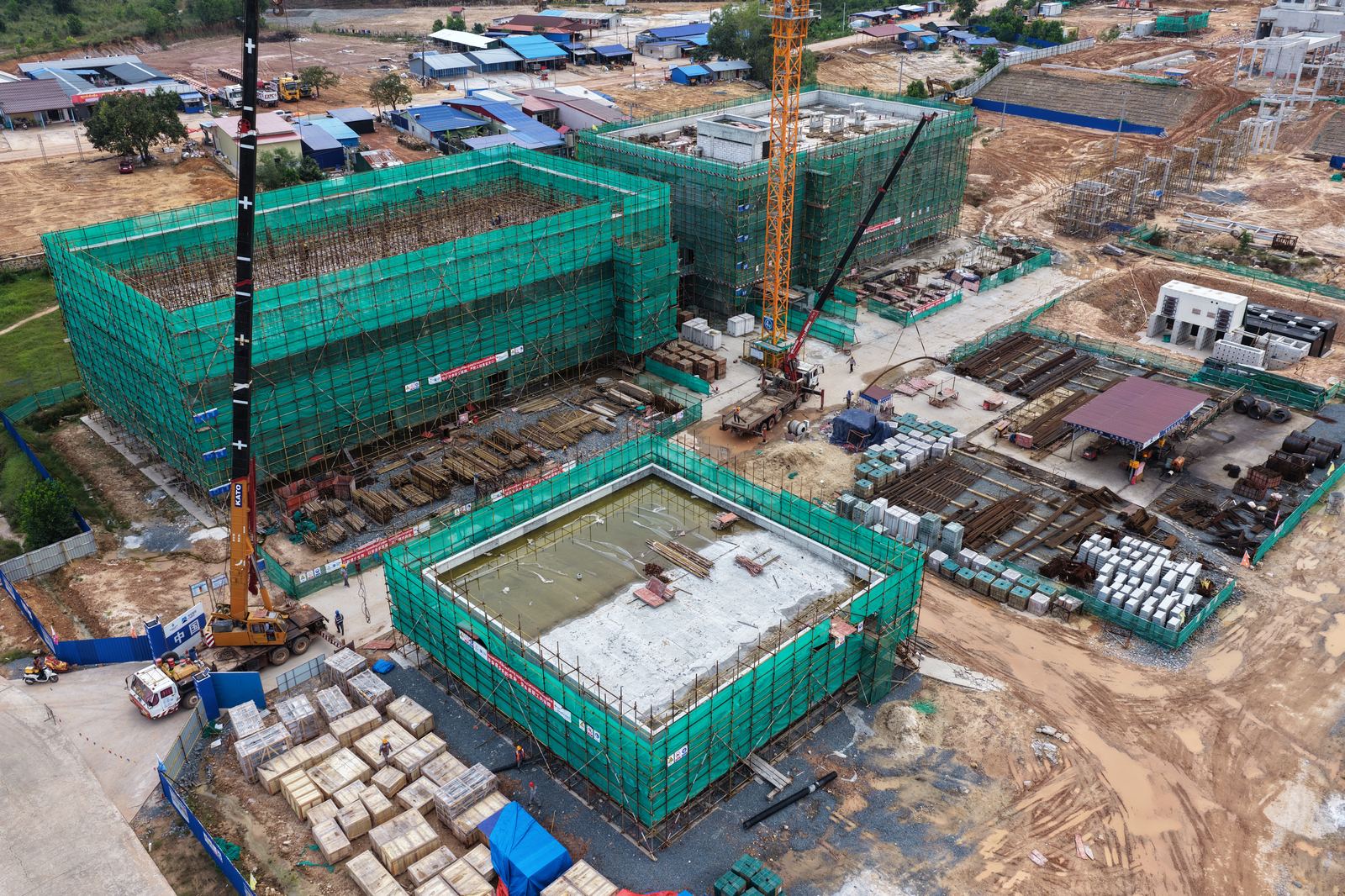 Living area and site facilities under construction