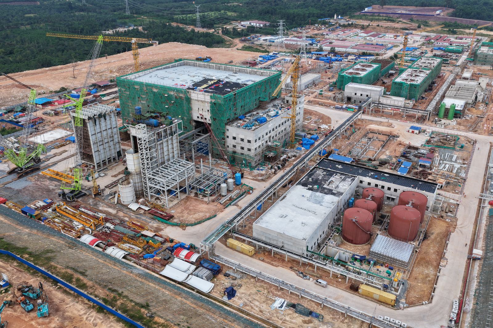 Power plant main buildings and generating units under construction